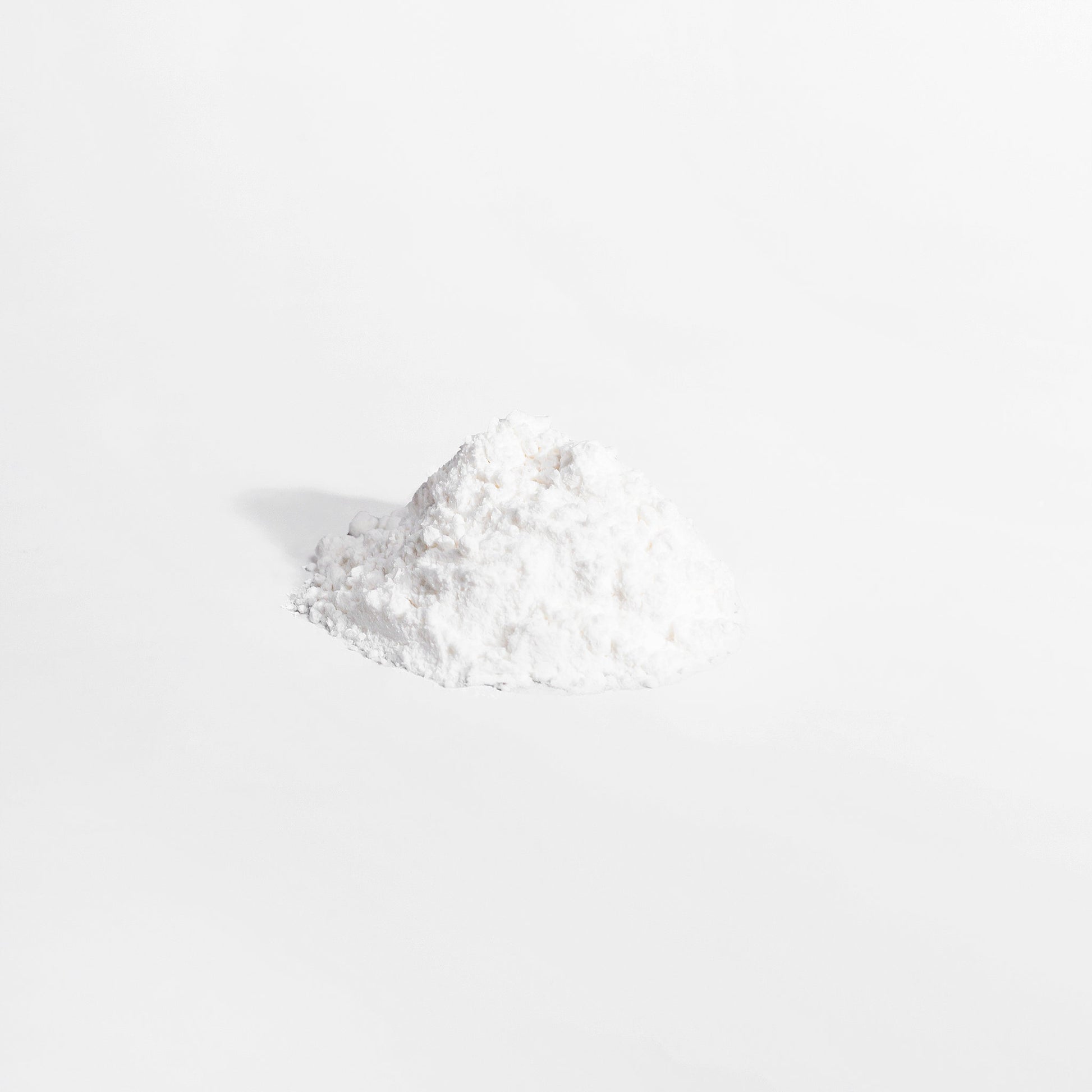 SACRAHAUS vegan L-glutamine powder in fine white powder form for post-workout recovery